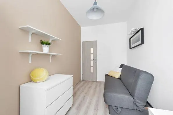 Hostel Fabryczna Station